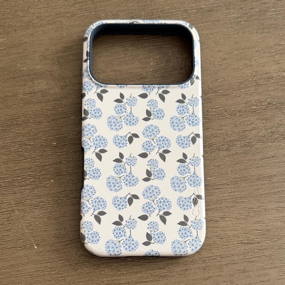 Casely Nantucket Cottage Blue Hydrangea Case - iPhone 17pro (bold flex/MagSafe)